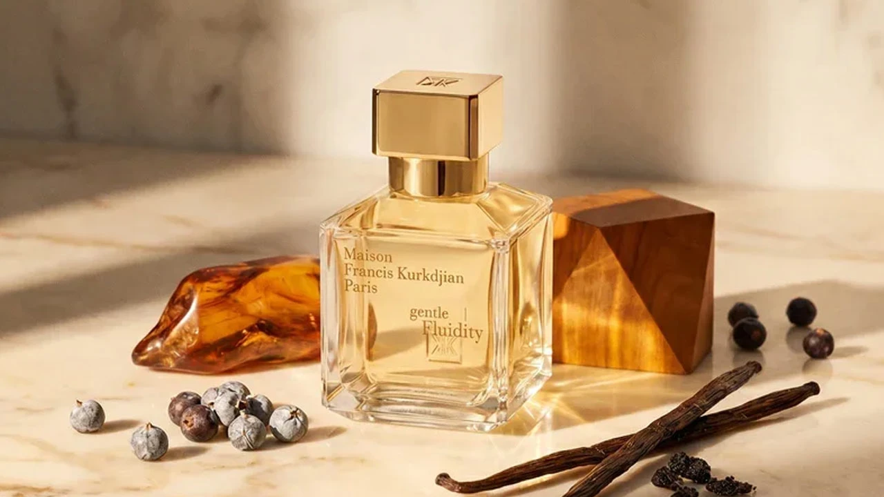 ادکلن یونیسکس جنتل فلویدیتی گلد MFK، محبوب ترین عطر دخترانه با ماندگاری بالا