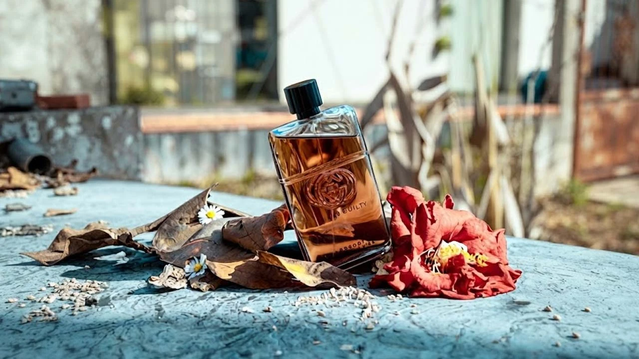 ادکلن تابستانی مردانه گوجی گیلتی ابسولوت، محبوب ترین عطر خنک مردانه با ماندگاری بالا، بهترین عطر چوبی خنک مردانه برای تابستان