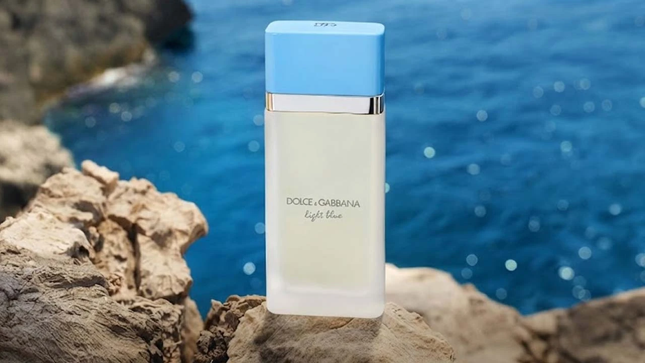 دولچه اند گابانا لایت بلو، محبوب ترین عطر خنک زنانه برای تابستان؛ بهترین عطر خنک زنانه با پخش بوی بالا